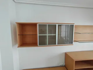 Salón en venta, librerías ,sofás de piel y mesa...