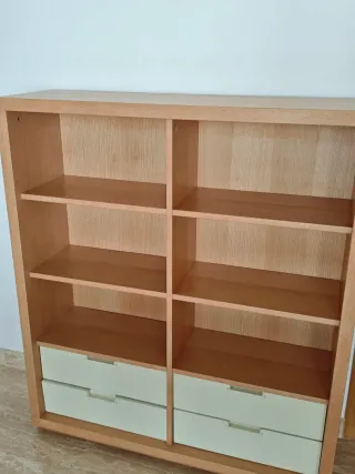 Salón en venta, librerías ,sofás de piel y mesa...