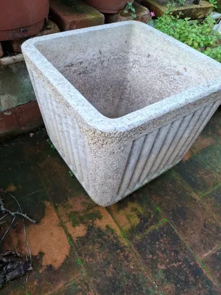 2 Jardineras de piedra grande