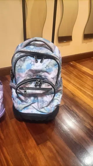 Mochila Totto con ruedas y estampado floral