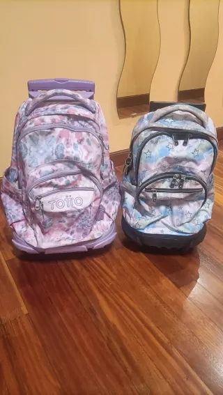 Mochila Totto con ruedas y estampado floral