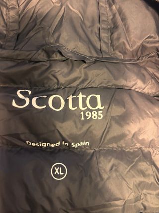 Chaqueta Scotta de plumas con capucha gris