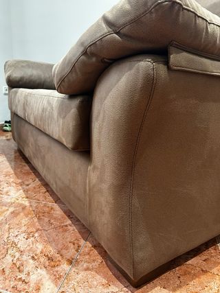 Sofá de 2 plazas de tela antimanchas, color marrón