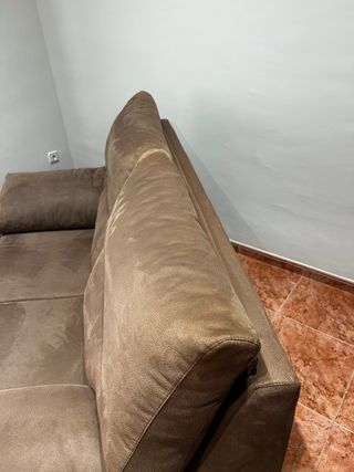 Sofá de 2 plazas de tela antimanchas, color marrón