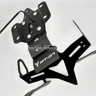 MT07 Portamatrículas corto Yamaha +luz matrícula