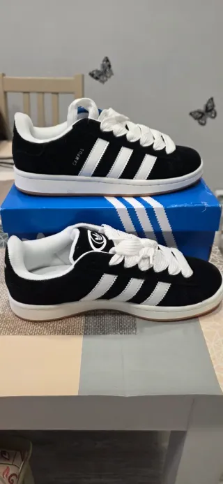 Deportivas Adidas Negras y Blancas