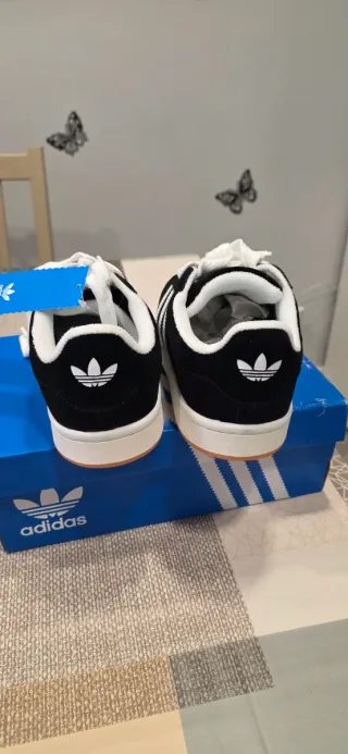 Deportivas Adidas Negras y Blancas