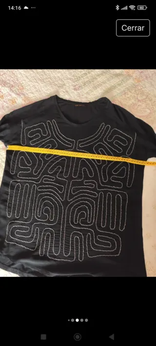 Camiseta negra Yerse estampado geométrico