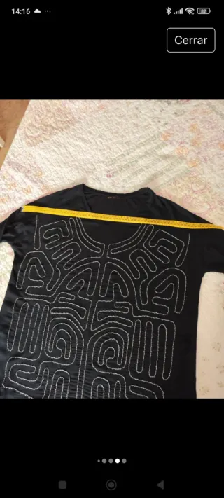 Camiseta negra Yerse estampado geométrico