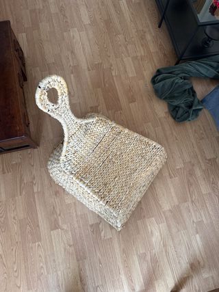 Asiento de mimbre con asa