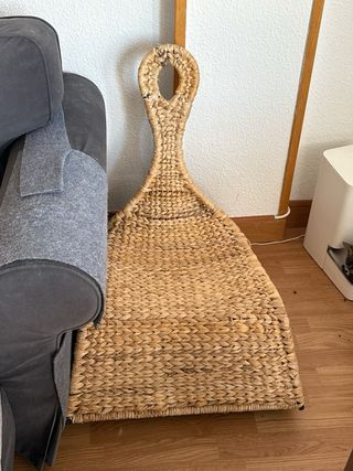 Asiento de mimbre con asa