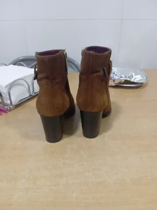 Botines de ante marrón