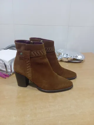 Botines de ante marrón