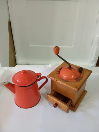 Cafetera y Molinillo Antiguos