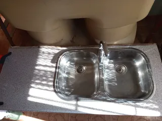 Fregadero doble inox con grifo y encimera