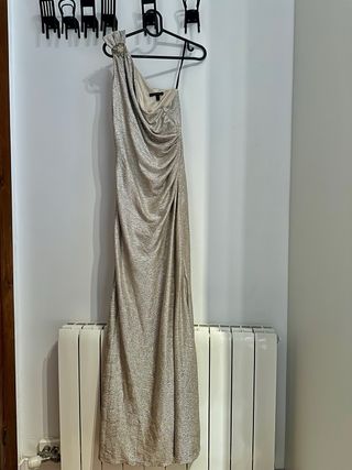 Vestido largo asimétrico dorado David Meister