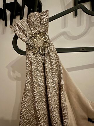 Vestido largo asimétrico dorado David Meister