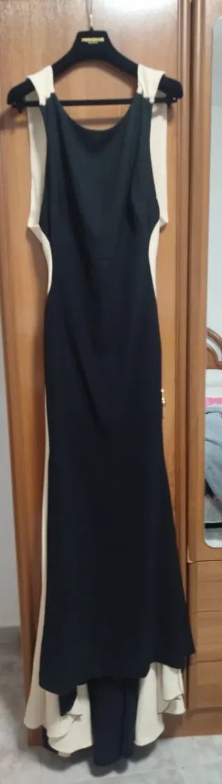 Vestido largo negro y blanco PRONOVIAS