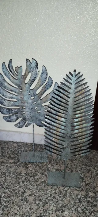 Decoración hojas metal gris/plata