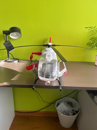 Helicóptero de rescate juguete
