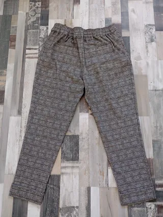 Pantalón de cuadros gris
