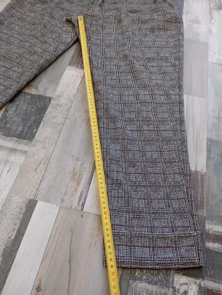 Pantalón de cuadros gris