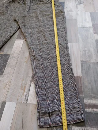 Pantalón de cuadros gris