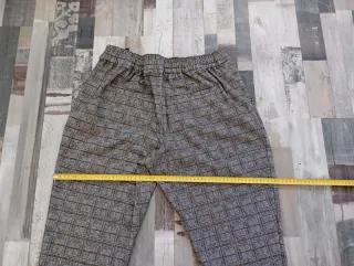 Pantalón de cuadros gris