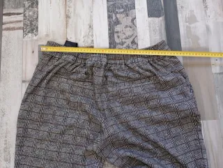 Pantalón de cuadros gris