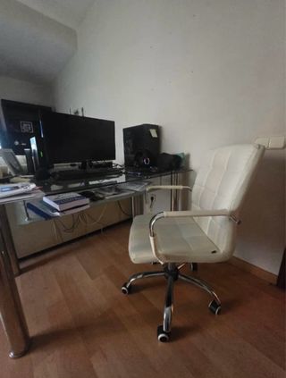 Escritorio Cristal y Silla Oficina Beige