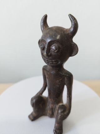 Figura demoníaca africana antigua