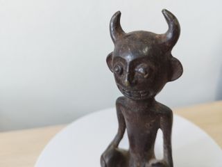 Figura demoníaca africana antigua