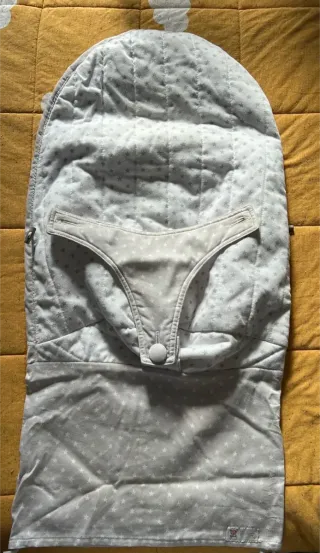 Hamaca Babybjorn para bebé gris y clara (2 fundas)