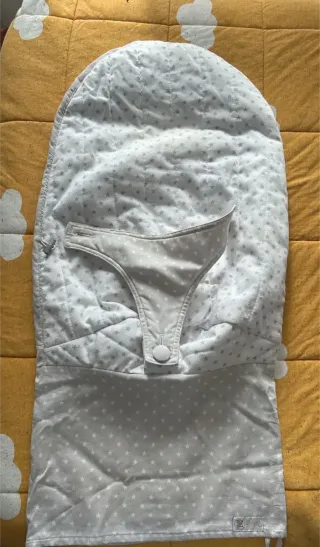 Hamaca Babybjorn para bebé gris y clara (2 fundas)