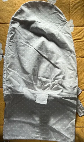 Hamaca Babybjorn para bebé gris y clara (2 fundas)