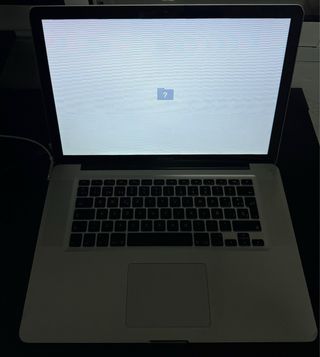 MacBook Pro 15 i7 8GB RAM 500GB SSD