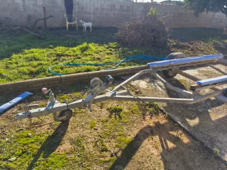 Remolque para moto de agua o pequeña embarcación