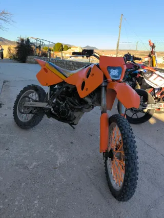 KTM 400 matriculada