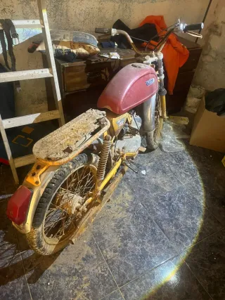 Moto para reparar o piezas