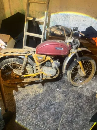 Moto para reparar o piezas