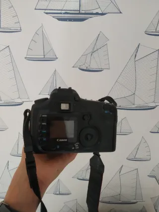 Cámara Canon EOS 20D + objetivo + accesorios