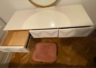 Tocador/Escritorio blanco con taburete rosa