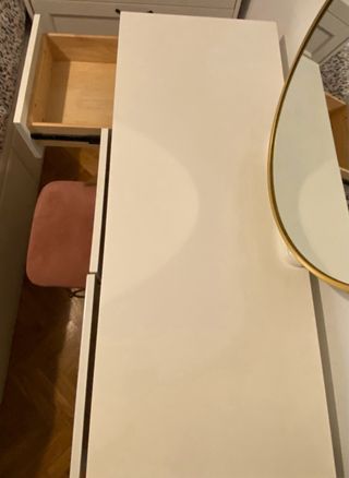 Tocador/Escritorio blanco con taburete rosa