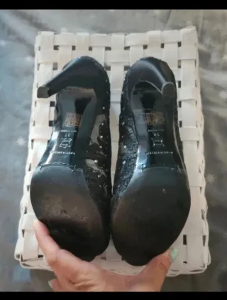 Peep-toes Karen Millen negros y plateados