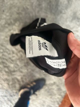 Chaqueta Adidas Negra con Rayas Blancas