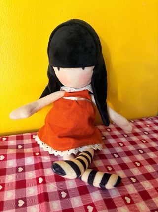 Muñeca Gorjuss tela naranja rayas