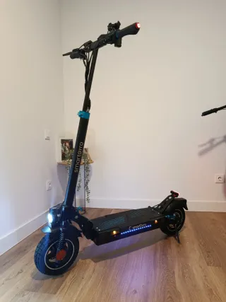 Patinete eléctrico con suspensión y luz