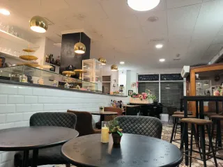 TRASPASO CAFETERÍA EN ESQUINA ZONA MUY TRANSITADA