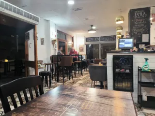 TRASPASO CAFETERÍA EN ESQUINA ZONA MUY TRANSITADA