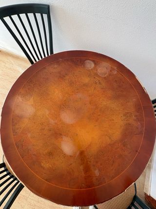 Mesa redonda madera con 4 sillas